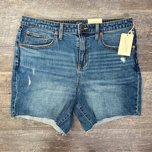 NWT universal thread boyfriend distressed denim jean shorts size 14 B152